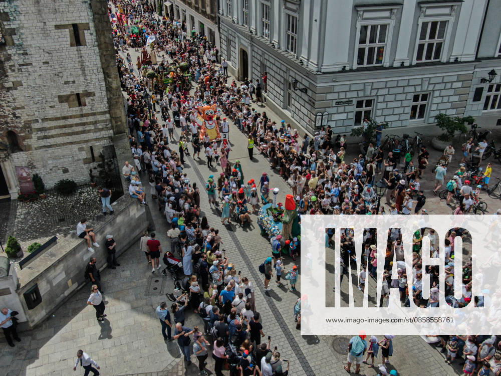 Poland s 25th Dragon Parade in Krakow KRAKOW, POLAND - JUNE 07: An aerial view of hundreds of children and adults attending the Dragon Parade during the 25th Great Dragon Parade edition at the Main Square, Krakow, Poland, on June 07, 2026. For the 25th year in a row, Krakow brings the annual celebration representing the myth of Dragon, the city symbol. Omar Marques Anadolu Krakow Poland. Editorial use only. Please get in touch for any other usage.