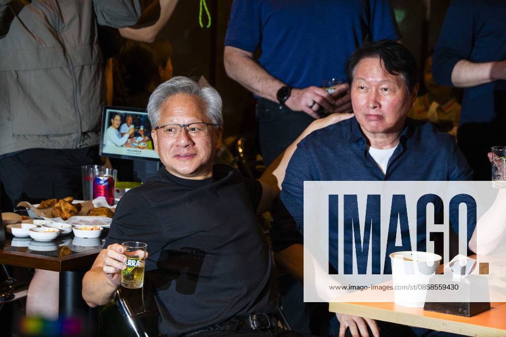 Nvidia founder and CEO JENSEN HUANG eats fried chicken and drinks beer with SK Group chairman CHEY TAE-WON at Kkanbu Chicken, during HuangÃ¢â‚¬â ¢s visit to Seoul, South Korea on Sunday, June 7, 2026. Seoul South Korea - ZUMAh163 20260607_znp_h163_023