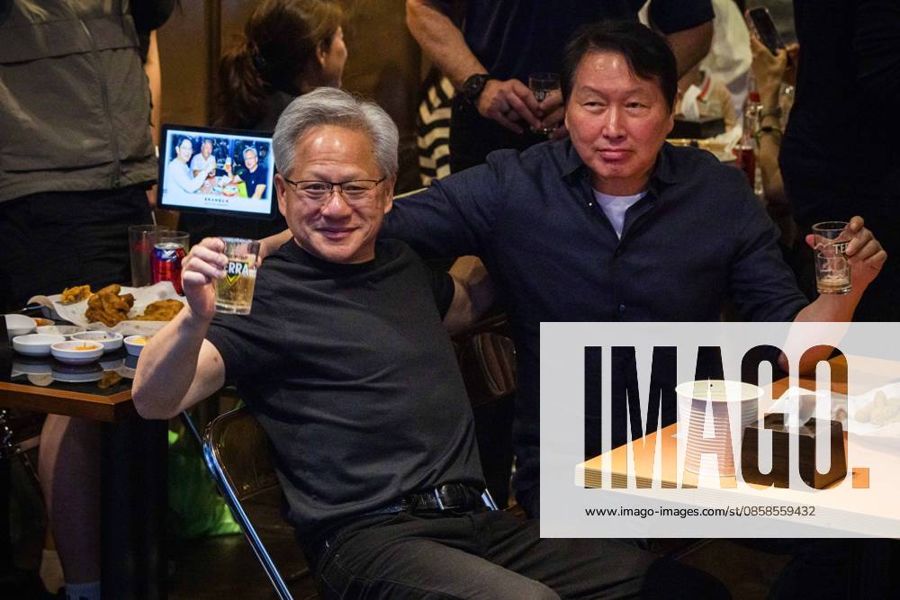 Nvidia founder and CEO JENSEN HUANG eats fried chicken and drinks beer with SK Group chairman CHEY TAE-WON at Kkanbu Chicken, during HuangÃ¢â‚¬â ¢s visit to Seoul, South Korea on Sunday, June 7, 2026. Seoul South Korea - ZUMAh163 20260607_znp_h163_024