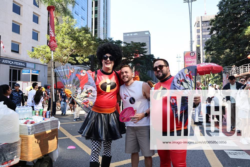 LGBT+ pride parade gathers a crowd on Paulista Avenue in Sao Paulo. Sao Paulo (SP), 07 06 2026 Culture Shows Parades Movement of participants, children, activists, drag queens, transvestites and tourists on Avenida Paulista during the 30th Sao Paulo LGBT+ Pride Parade, held this Sunday (7). The event features shows by Gloria Groove, Pabllo Vittar, Melody and other artists who perform in defense of diversity, the rights of the LGBT+ population and political participation, with the gathering in front of MASP and a parade of floats along Avenida Paulista and Consolacao.(Foto: Leco Viana Thenews2 imago images) LGBT+ pride parade gathers a crowd on Paulista Avenue in Sao Paulo.