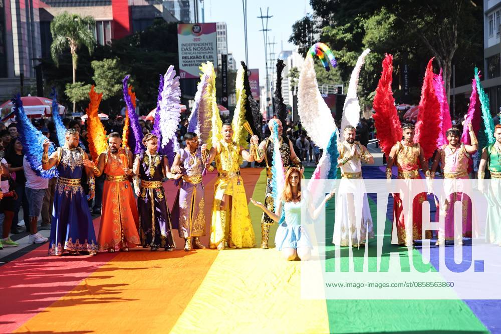 LGBT+ pride parade gathers a crowd on Paulista Avenue in Sao Paulo. Sao Paulo (SP), 07 06 2026 Culture Shows Parades Movement of participants, children, activists, drag queens, transvestites and tourists on Avenida Paulista during the 30th Sao Paulo LGBT+ Pride Parade, held this Sunday (7). The event features shows by Gloria Groove, Pabllo Vittar, Melody and other artists who perform in defense of diversity, the rights of the LGBT+ population and political participation, with the gathering in front of MASP and a parade of floats along Avenida Paulista and Consolacao.(Foto: Leco Viana Thenews2 imago images) LGBT+ pride parade gathers a crowd on Paulista Avenue in Sao Paulo.