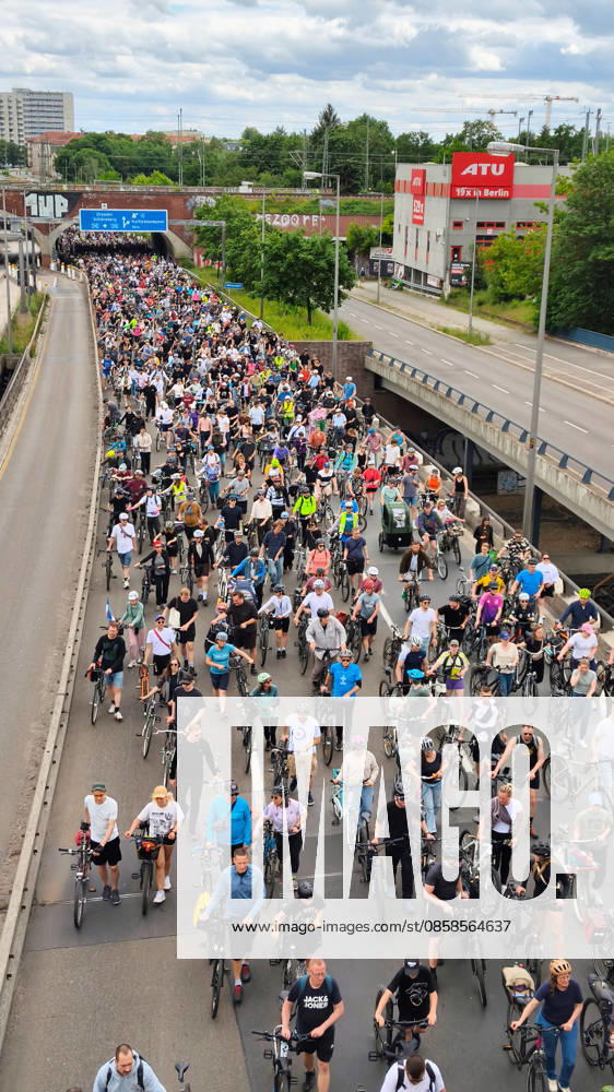 The ADFC is organizing the 50th bicycle rally this Sunday Tens of thousands of people are enjoying the ride