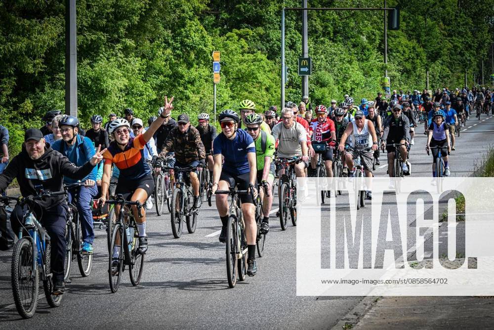 Bicycle rally of the ADFC Berlin Bicycle rally of the ADFC Berlin, According to the ADFC, participants will ride from various starting points over a total distance of more than 2,700 kilometers to the Großer Stern am Tiergarten T