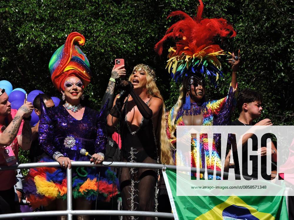 30th LGBT+ Pride Parade in Sao Paulo culture shows paradesp federal deputy Erika Hilton (PSOL) raises the audience present. movement of participants, children, activists, drags, transvestites and tourists on Avenida Paulista during the 30th LGBT+ Pride Parade in Sao Paulo, held this Sunday (7). The event features shows by Gloria Groove, Pabllo Vittar, Melody and other artists who perform in defense of diversity, the rights of the LGBT+ population and political participation, with concentration in front of MASP and parade of electric trios along Avenida Paulista and Consolacao.(Foto: Leandro Chemalle Thenews2 imago images) 30th LGBT+ Pride Parade in Sao Paulo