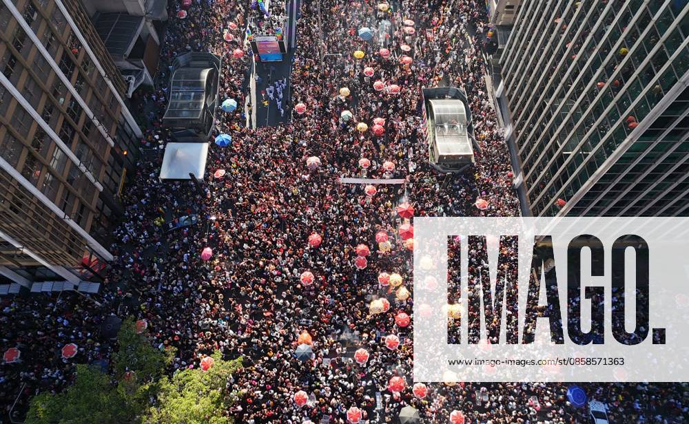 Aerial view of the LGBT+ pride parade on Paulista Avenue. Sao Paulo (SP), 07 06 2026 Cities Sao Paulo LGBT+ Pride Parade Aerial view shows the movement of the public during the Sao Paulo LGBT+ Pride Parade, held on Avenida Paulista and the central region of the Sao Paulo capital, this Sunday (7).(Foto: Leco Viana Thenews2 imago images) Aerial view of the LGBT+ pride parade on Paulista Avenue.