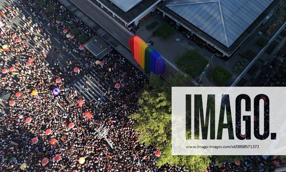 Aerial view of the LGBT+ pride parade on Paulista Avenue. Sao Paulo (SP), 07 06 2026 Cities Sao Paulo LGBT+ Pride Parade Aerial view shows the movement of the public during the Sao Paulo LGBT+ Pride Parade, held on Avenida Paulista and the central region of the Sao Paulo capital, this Sunday (7).(Foto: Leco Viana Thenews2 imago images) Aerial view of the LGBT+ pride parade on Paulista Avenue.