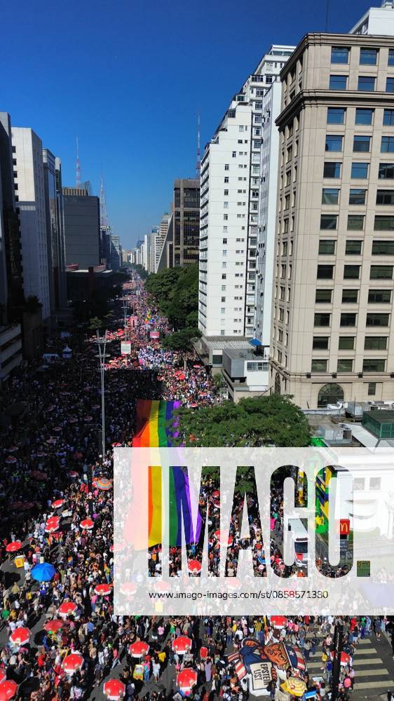 The 30th LGBT+ Pride Parade in Sao Paulo brings together thousands of people in Sao Paulo. Sao Paulo (SP), 07 06 2026 - LGBT+ Pride Parade SP Public participates in the 30th edition of the LGBT+ Pride Parade held on Avenida Paulista, in the central region of Sao Paulo, this Sunday (07). The event brings together thousands of people in celebration of diversity and the fight for the rights of the LGBT+ community.(Foto: Pedro Paulo Diaz Thenews2 imago images) The 30th LGBT+ Pride Parade in Sao Paulo brings together thousands of people in Sao Paulo.