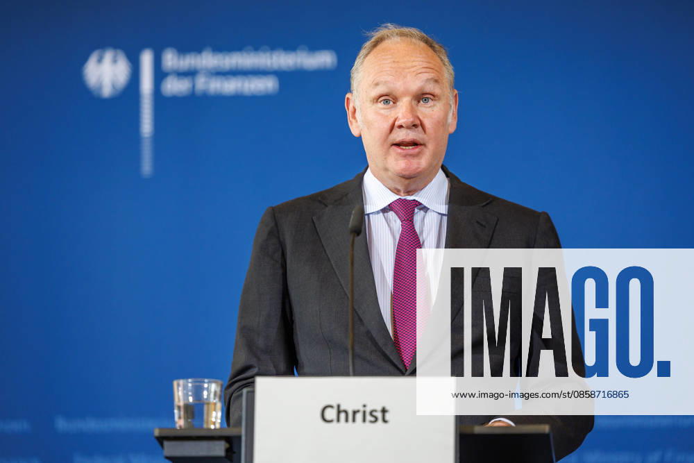 Press conference by BM Lars Klingbeil Press conference by BM Lars Klingbeil and the Chairmen of the Investment and Innovation Advisory Board IIB Prof Harald Christ and Prof Dr Dr Ann Kristin Achleitner on the presentation of the first IIB report on 9 06 2026 in Berlin Berlin Berlin Germany Federal Chancellery