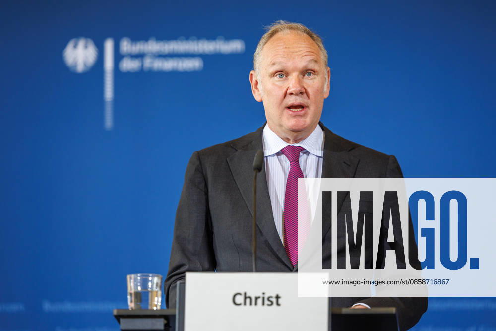 Press conference by BM Lars Klingbeil Press conference by BM Lars Klingbeil and the Chairmen of the Investment and Innovation Advisory Board IIB Prof Harald Christ and Prof Dr Dr Ann Kristin Achleitner on the presentation of the first IIB report on 9 06 2026 in Berlin Berlin Berlin Germany Federal Chancellery