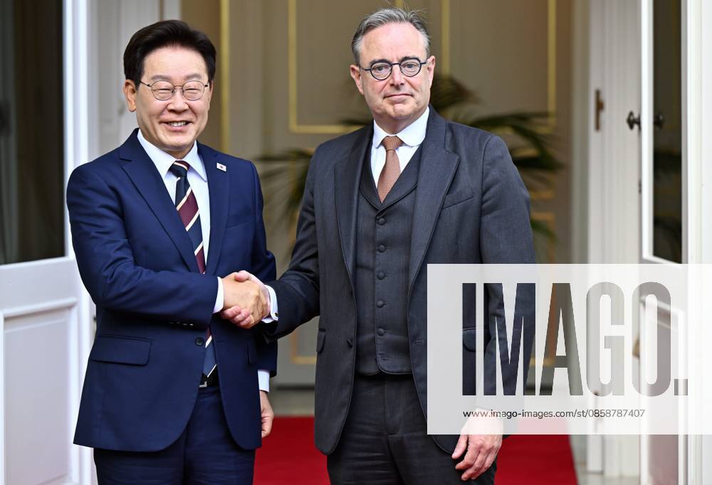 South Korean President Lee Jae Myung and Prime Minister Bart De Wever pose for the photographer at the start of their diplomatic meeting in Brussels, Wednesday 10 June 2026. ERICxLALMAND 176948340