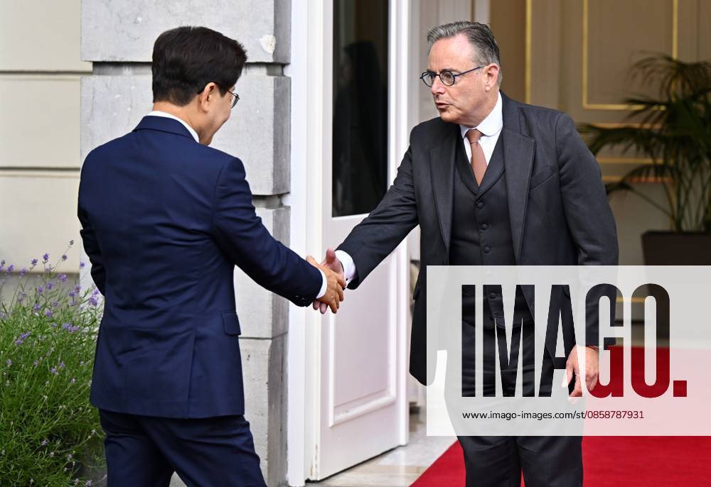 South Korean President Lee Jae Myung and Prime Minister Bart De Wever shake hands at a diplomatic meeting in Brussels, Wednesday 10 June 2026. ERICxLALMAND 176949093