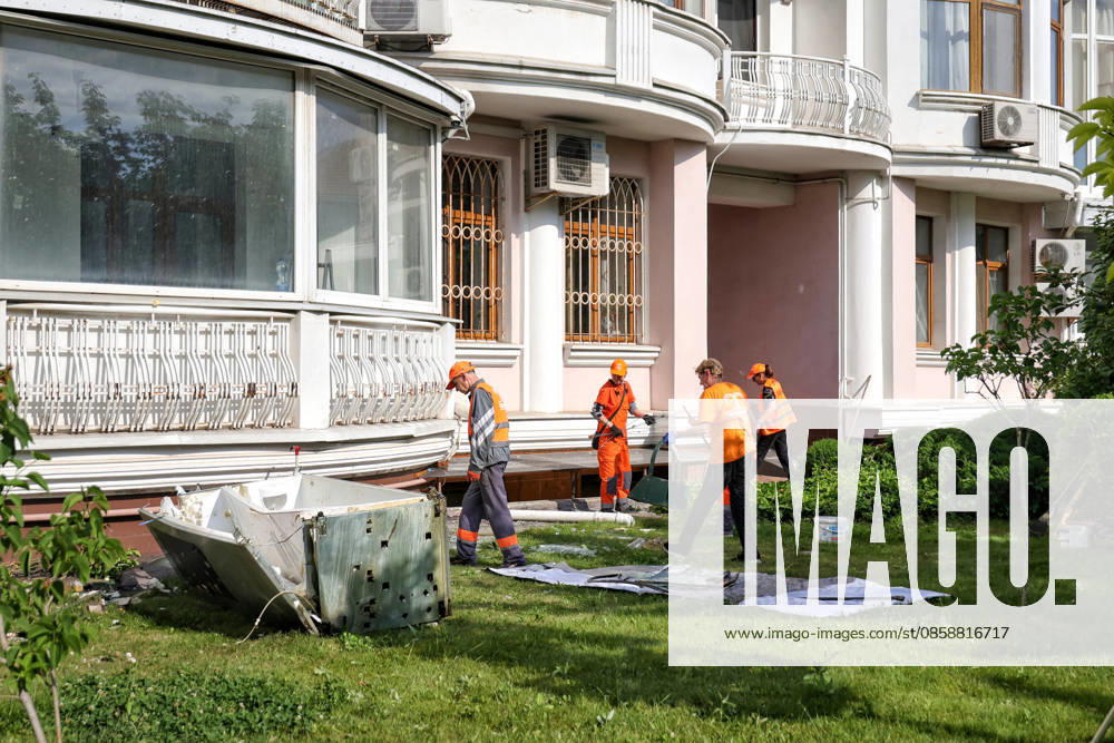 Russian Drone Strike Damages Housing - Odesa Utility workers clear debris outside a multi-storey residential building damaged in a Russian drone attack in Odesa, Ukraine, on June 10, 2026. The Russian army attacked the city with strike drones. Residential buildings were damaged in the attack. Three people were injured, including two children Photo by Nina Liashonok Ukrinform ABACAPRESS.COM Odesa Ukraine