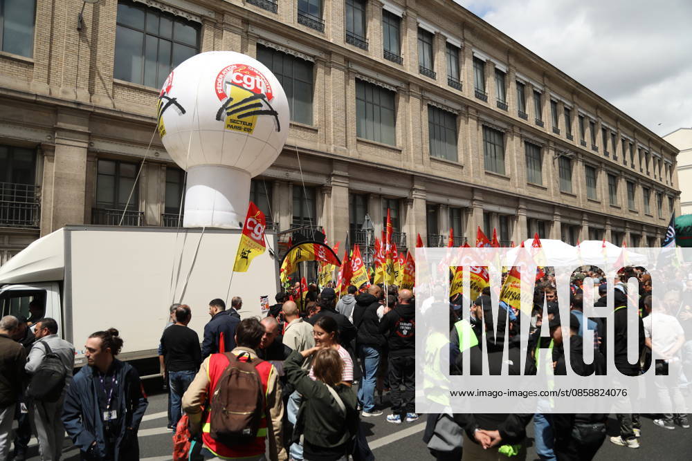 SNCF workers take part in a demonstration during a national strike in Paris PARIS, FRANCE - JUNE 10: SNCF workers take part in a demonstration during a national strike in Paris, France on June 10, 2026. Railway unions called for the action to protest against company reorganizations and working conditions. Mohamad Salaheldin Abdelghani Alsayed Anadolu Paris France. Editorial use only. Please get in touch for any other usage.