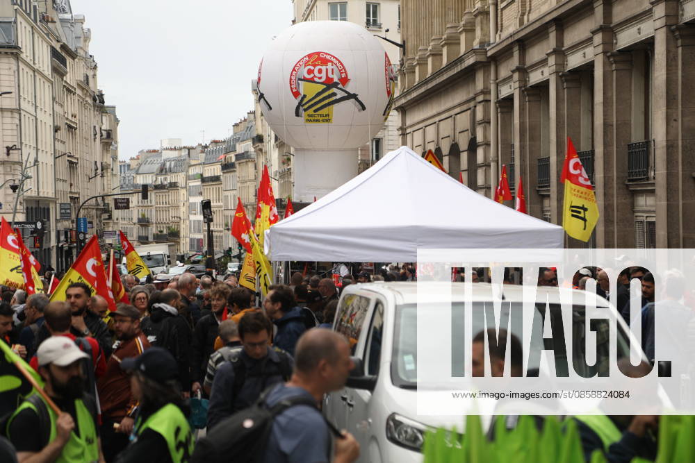 SNCF workers take part in a demonstration during a national strike in Paris PARIS, FRANCE - JUNE 10: SNCF workers take part in a demonstration during a national strike in Paris, France on June 10, 2026. Railway unions called for the action to protest against company reorganizations and working conditions. Mohamad Salaheldin Abdelghani Alsayed Anadolu Paris France. Editorial use only. Please get in touch for any other usage.
