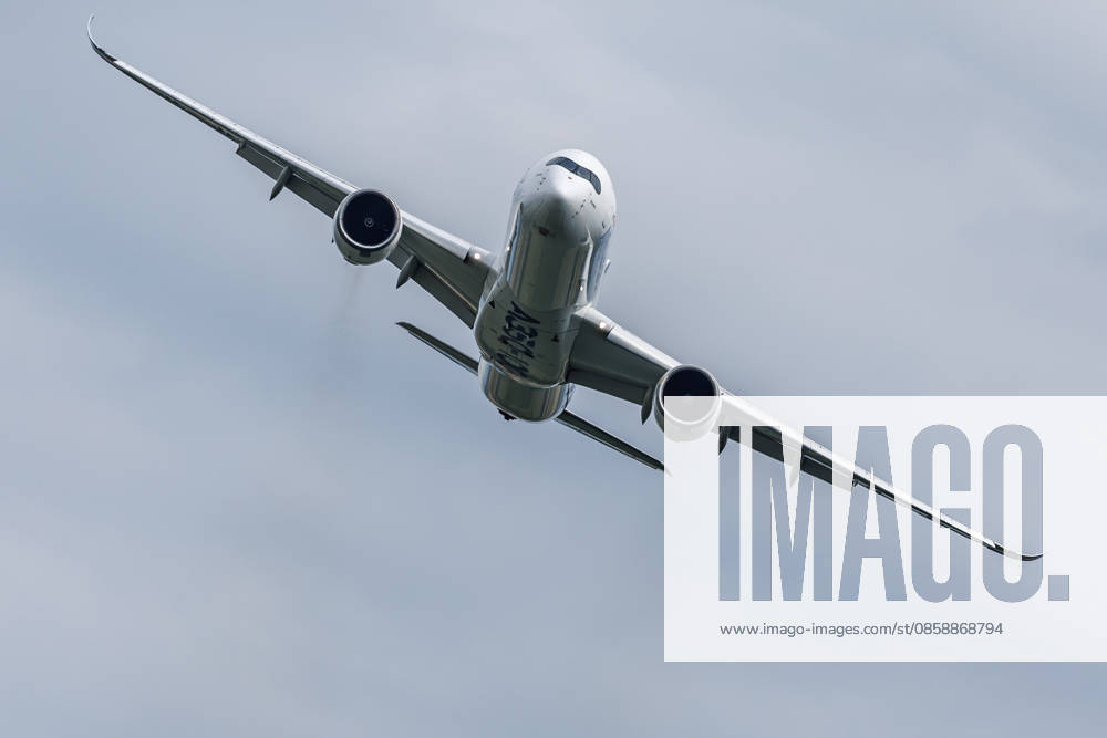 Opening tour of the ILA Flight program with the Airbus 350 1000 at the ILA in Berlin Brandenburg on 10 06 2026 Berlin Germany
