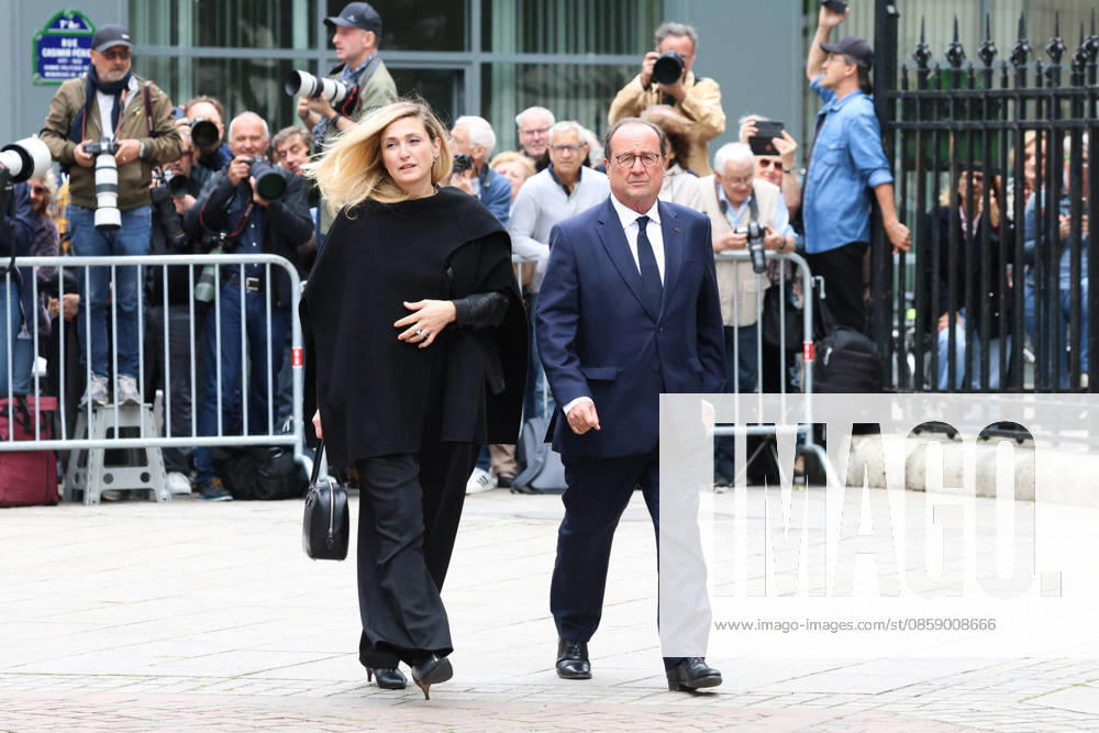 Bernadette Chirac Funeral - Paris Julie Gayet and Francois Hollande during funeral ceremony of Bernadette Chirac, widow of former French president Jacques Chirac at Sainte-Clotilde basilica in Paris, France on June 12, 2026. Bernadette Chirac died on June 5, 2026, aged 93. Photo by Alain Guizard ABACAPRESS.COM Paris France