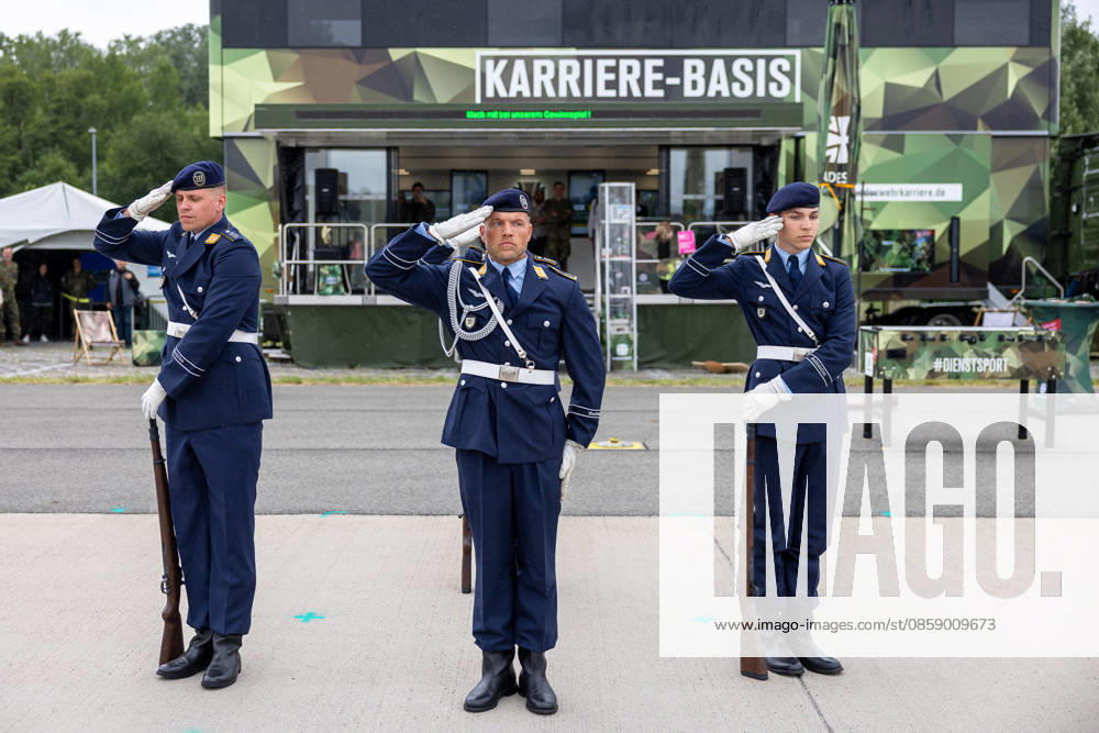 Trade visitor day at ILA Berlin 2026, Berlin, 12 06 2026 Three air force soldiers in dress uniform salute in front of the Bundeswehr career base stand Demonstration of the guard battalion as part of a Bundeswehr trade fair appearance Schöneberg Berlin ExpoCenter Airport Brandenburg Germany 20260612-286A9948-M4000