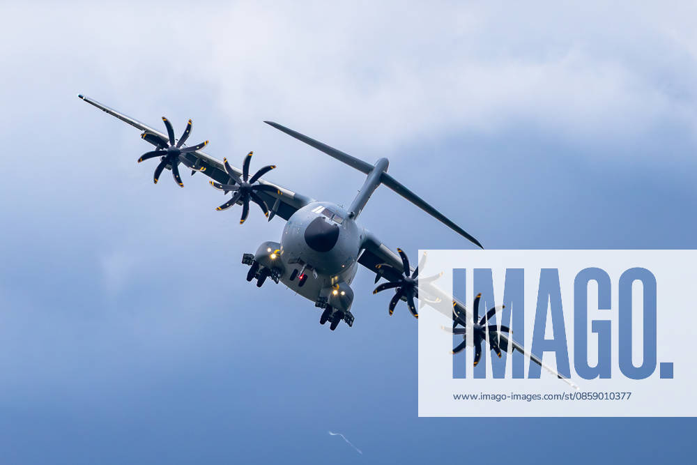 Trade visitor day at ILA Berlin 2026, Berlin, 12 06 2026 An Airbus A400M military transporter in flight with landing gear extended and propeller engines running The aircraft is painted in military camouflage and photographed against a cloudy sky Schöneberg Berlin ExpoCenter Airport Brandenburg Germany 20260612-1V9A1348-M4000