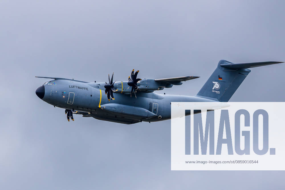 Trade visitor day at ILA Berlin 2026, Berlin, 12 06 2026 An Airbus A400M of the military air transport of the German Air Force in flight The aircraft bears the identification 54 05 as well as a special paint logo for the 70th anniversary of the German Air Force on the vertical tail Schöneberg Berlin ExpoCenter Airport Brandenburg Germany 20260612-1V9A1384-M4000