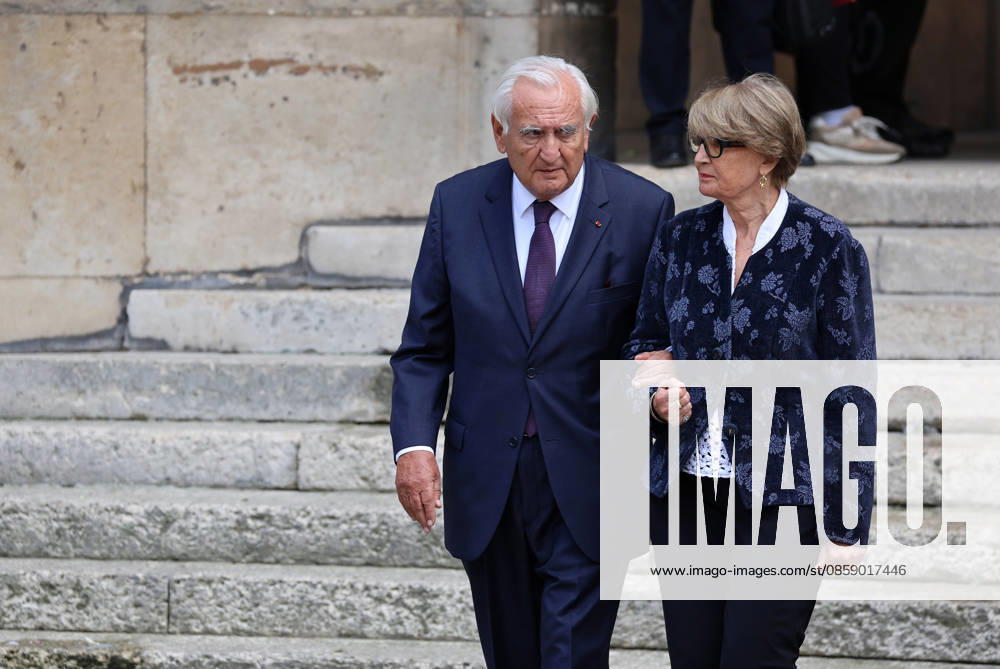 Departs des obseques de Bernadette Chirac en la Basilique Sainte-Clotilde Ã Paris, France le 12 juin 2026 Jean Pierre et Anne Marie Raffarin - Departs des obseques de Bernadette Chirac en la Basilique Sainte-Clotilde Ã Paris, France le 12 juin 2026
