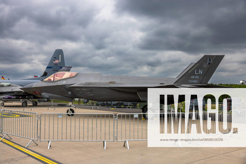 Trade visitor day at ILA Berlin 2026, Berlin, 12 06 2026 A Lockheed Martin F 35A Lightning II of the U S Air Force 48th Operations Group, identification AF 19 5485, code number LN can be seen on an outdoor area as a static exhibit In the background, the tail unit of another military aircraft with the inscription Texas ANG can be se 20260612-286A9751-M4000
