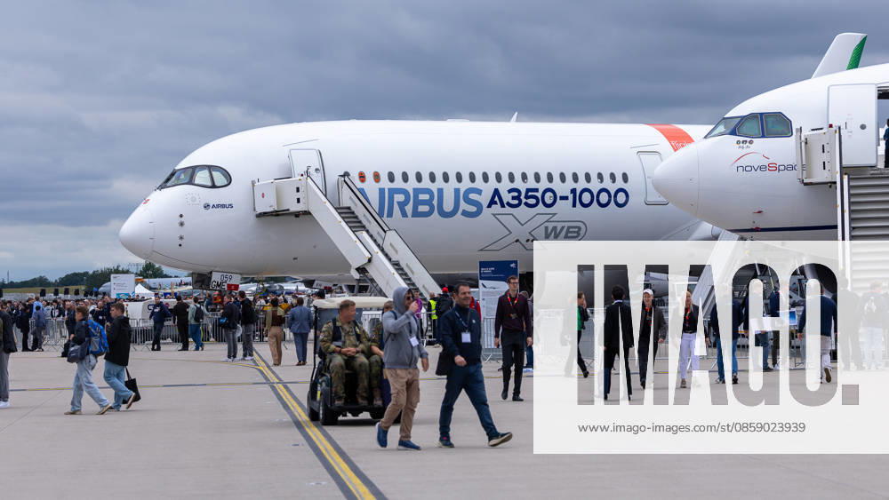 Trade visitor day at ILA Berlin 2026, Berlin, 12 06 2026 An Airbus A350 1000 XWB in the Airbus house livery stands on the exhibition apron of ILA Berlin Numerous trade visitors inspect the wide-body aircraft under overcast skies Schöneberg Berlin ExpoCenter Airport Brandenburg Germany 20260612-1V9A2969-M4000