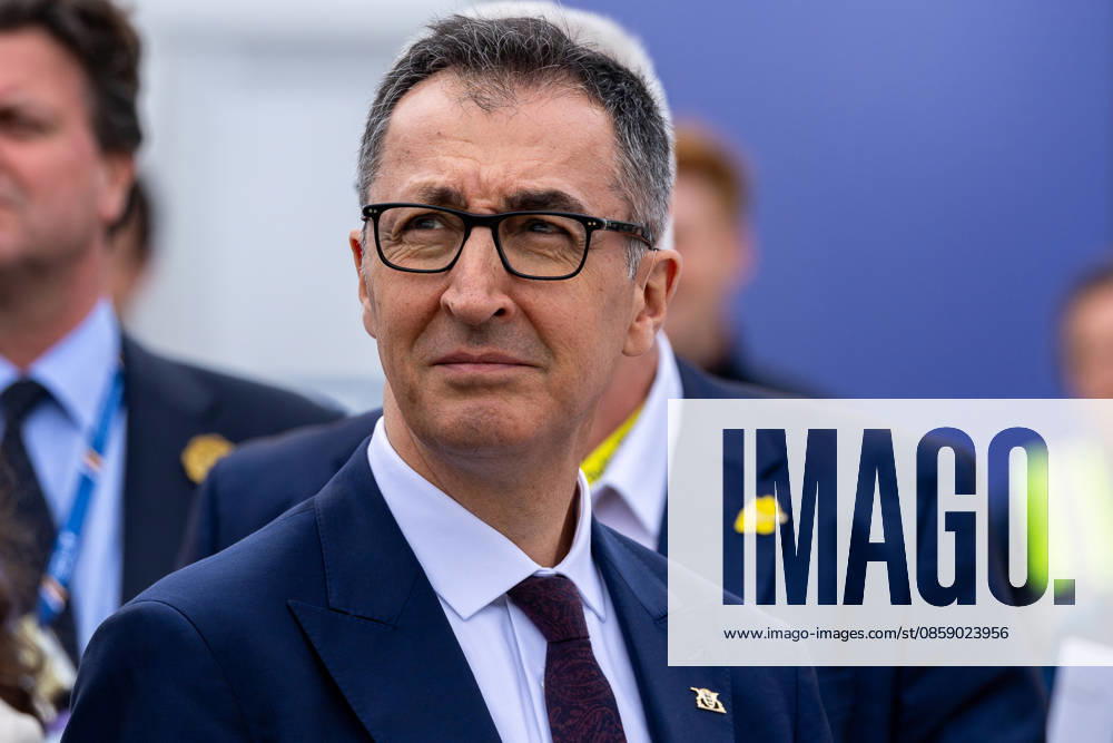 Trade visitor day at ILA Berlin 2026, Berlin, 12 06 2026 Minister President of Baden Württemberg Cem Özdemir in half portrait He wears a dark blue suit with tie and a gold lapel pin Schöneberg Berlin ExpoCenter Airport Brandenburg Germany 20260612-1V9A3100-M4000