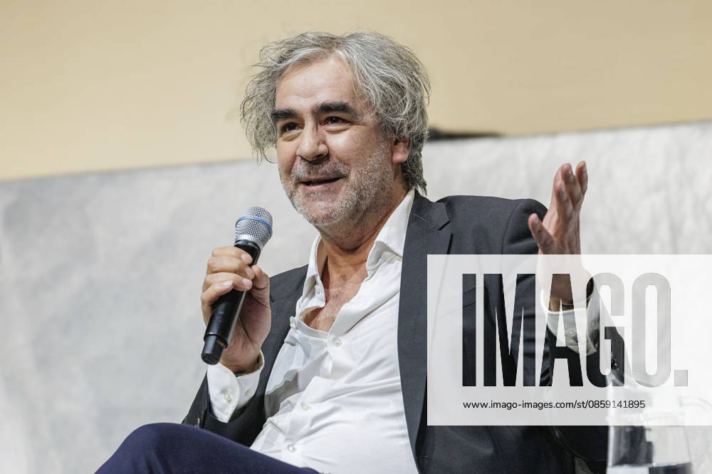 Deniz Yücel at the talk as part of the discussion series Positions and Perspectives at the Düsseldorfer Schauspielhaus Düsseldorf, 14 06 2026 Foto:xO.xLangelx xFuturexImagex yuecel_6607