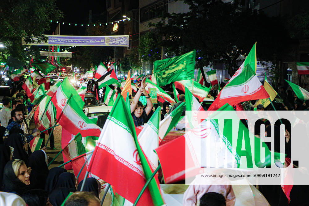 Crowds wave Iranian flags along a street during a state-organized rally in Iran. Iran s foreign ministry said the United States had damaged international diplomatic efforts to end the war after further U.S. strikes on targets in southern Iran, while U.S. President Donald Trump said a deal with Iran could be signed and that the strategic Strait of Hormuz would be open to all immediately afterwards. Iran s Fars news agency, citing a well-informed source close to the Iranian negotiating team, reported that Tehran had not yet made or announced a final decision on any deal. Tehran Iran - ZUMAi98_ 20260615_zih_i98_011