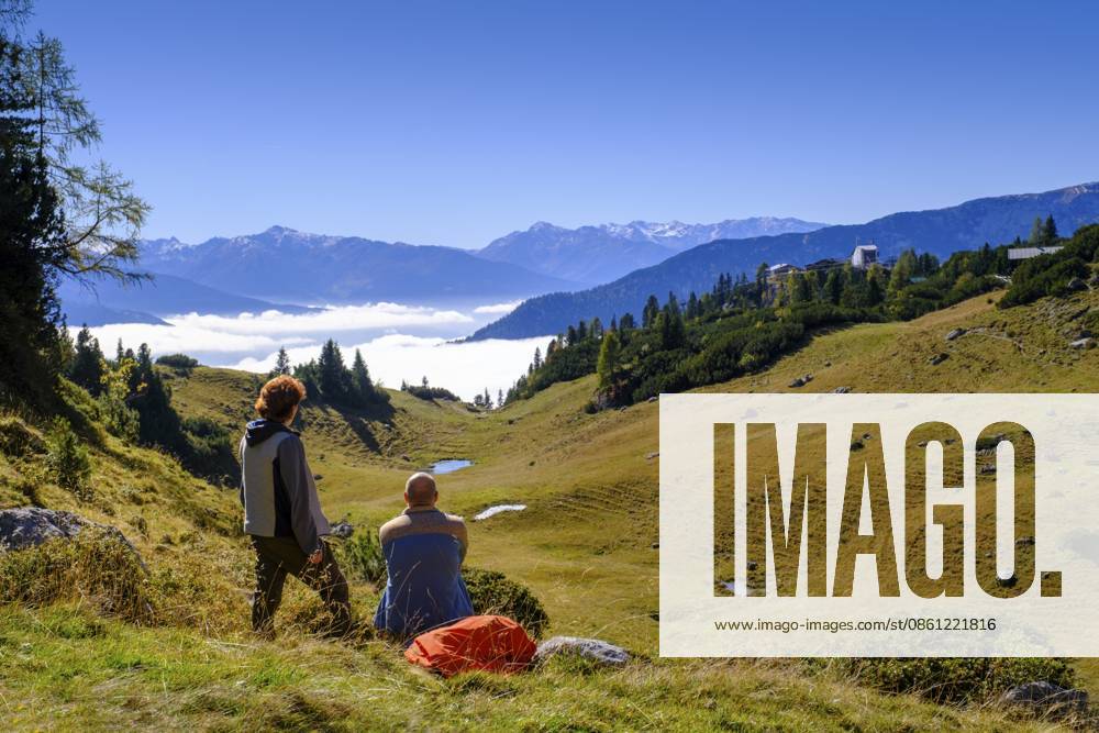 Wanderer, Bergsteiger am Rofan, auf dem Adlerweg, E4, Weg zum Krahnsattel, Rofangebirge, Achensee, Tirol, Österreich Hikers, mountaineers on Rofan, on the Eagle Trail, E4, trail to Krahnsattel, Rofan Mountains, Achensee, Tyrol, Austria