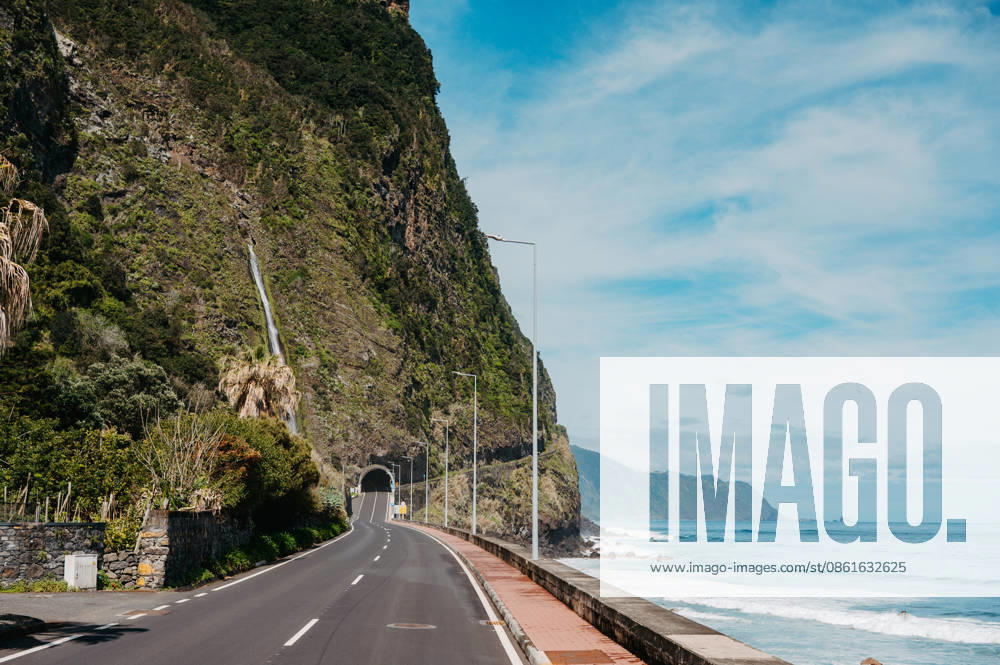 Água d Alto Tunnel entrance on the scenic VE2 coastal road in Madeira São Vicente, Madeira, Portugal R_EPZT260712EC-2075291-01 ,model released, Symbolfoto ,property released