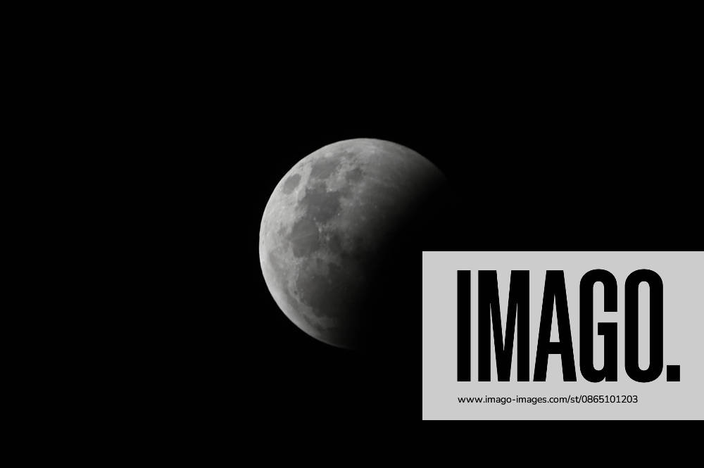 CAXIAS DO SUL, RS - 28.08.2026: ECLIPSE LUNAR CAXIAS DO SUL - Images of the deep partial lunar eclipse that will occur between the night of August 27th and the early morning of August 28th, 2026, visible throughout Brazil. Main Times (Brasilia Time): 10:24 PM (08 27): Beginning of the penumbral phase; 11:34 PM (08 27): Beginning of the partial eclipse; 1:13 AM (08 28): Peak of the eclipse (with approximately 96% of the Moon covered by the Earth& 39;s shadow); 2:52 AM (08 28): End of the partial phase; 4:02 AM (08 28): End of the penumbral eclipse. Caxias do Sul, RS (27 28). x3005824x AntÃ nioxMachado