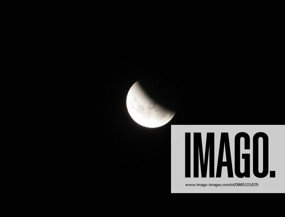 RIO DE JANEIRO, RJ - 28.08.2026: ECLIPSE LUNAR NO RIO DE JANEIRO - Clear skies allow for observation of the lunar eclipse in the city of Rio de Janeiro. x3005847x LuizxGomes