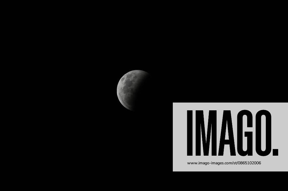 CAXIAS DO SUL, RS - 28.08.2026: ECLIPSE LUNAR CAXIAS DO SUL - Images of the deep partial lunar eclipse that will occur between the night of August 27th and the early morning of August 28th, 2026, visible throughout Brazil. Main Times (Brasilia Time): 10:24 PM (08 27): Beginning of the penumbral phase; 11:34 PM (08 27): Beginning of the partial eclipse; 1:13 AM (08 28): Peak of the eclipse (with approximately 96% of the Moon covered by the Earth& 39;s shadow); 2:52 AM (08 28): End of the partial phase; 4:02 AM (08 28): End of the penumbral eclipse. Caxias do Sul, RS (27 28). x3005851x AntÃ nioxMachado