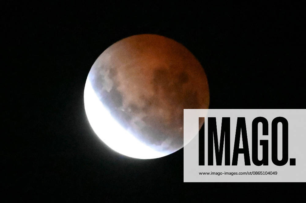 CAXIAS DO SUL, RS - 28.08.2026: ECLIPSE LUNAR CAXIAS DO SUL - Images of the deep partial lunar eclipse that will occur between the night of August 27th and the early morning of August 28th, 2026, visible throughout Brazil. Main Times (Brasilia Time): 10:24 PM (08 27): Beginning of the penumbral phase; 11:34 PM (08 27): Beginning of the partial eclipse; 1:13 AM (08 28): Peak of the eclipse (with approximately 96% of the Moon covered by the Earth& 39;s shadow); 2:52 AM (08 28): End of the partial phase; 4:02 AM (08 28): End of the penumbral eclipse. Caxias do Sul, RS (27 28). x3005866x AntÃ nioxMachado