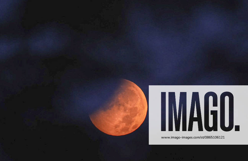 Partial lunar eclipse observed in Ankara ANKARA, TURKIYE - AUGUST 28: A partial lunar eclipse, caused by the Moon passing through Earth s shadow, is observed in Ankara, the capital of Turkiye, on August 28, 2026. Metin Aktas Anadolu Ankara Turkey. Editorial use only. Please get in touch for any other usage.