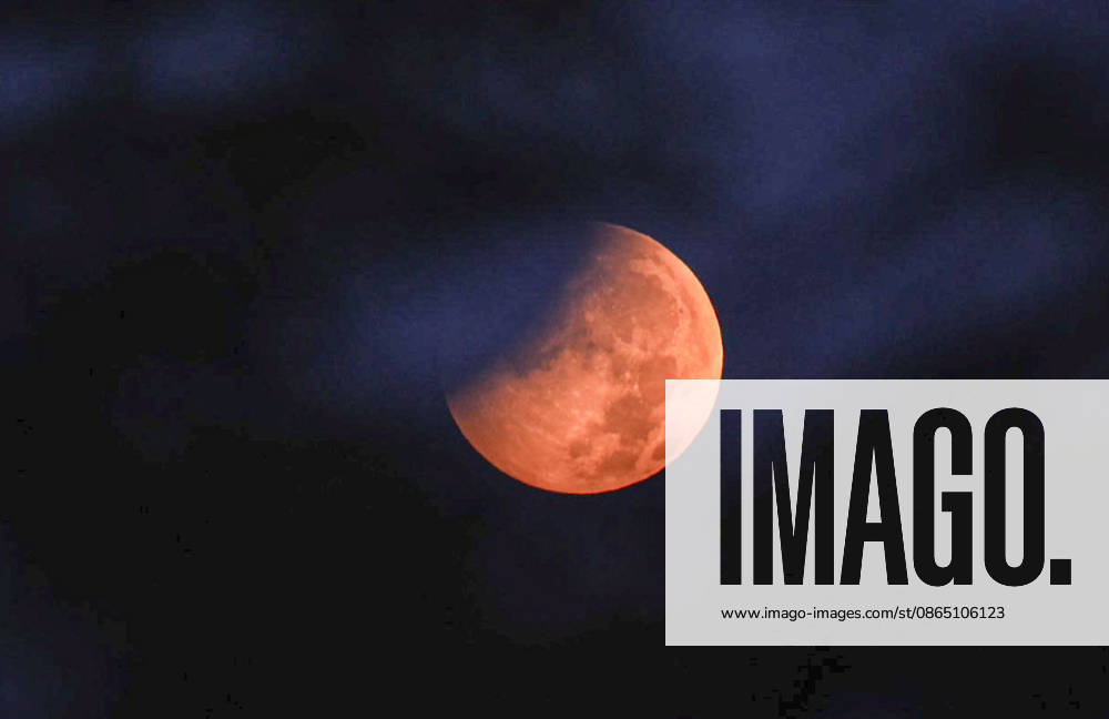 Partial lunar eclipse observed in Ankara ANKARA, TURKIYE - AUGUST 28: A partial lunar eclipse, caused by the Moon passing through Earth s shadow, is observed in Ankara, the capital of Turkiye, on August 28, 2026. Metin Aktas Anadolu Ankara Turkey. Editorial use only. Please get in touch for any other usage.