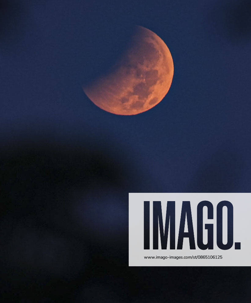 Partial lunar eclipse observed in Ankara ANKARA, TURKIYE - AUGUST 28: A partial lunar eclipse, caused by the Moon passing through Earth s shadow, is observed in Ankara, the capital of Turkiye, on August 28, 2026. Metin Aktas Anadolu Ankara Turkey. Editorial use only. Please get in touch for any other usage.