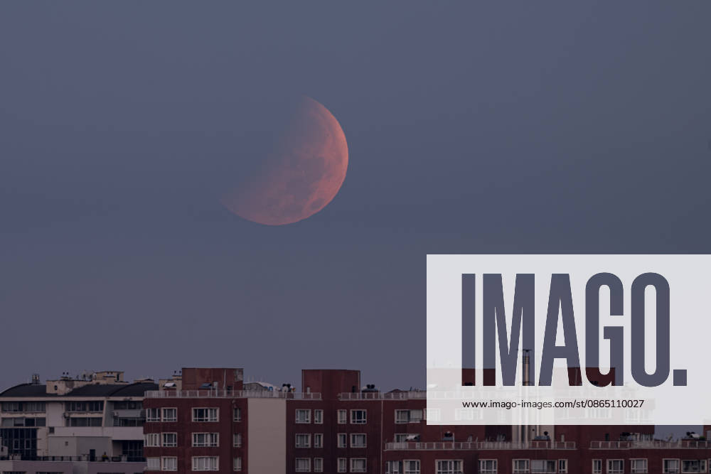 Partial lunar eclipse observed in Ankara ANKARA, TURKIYE - AUGUST 28: A partial lunar eclipse, caused by the Moon passing through Earth s shadow, is observed in Ankara, the capital of Turkiye, on August 28, 2026. Fatih Kurt Anadolu Ankara Turkey. Editorial use only. Please get in touch for any other usage.