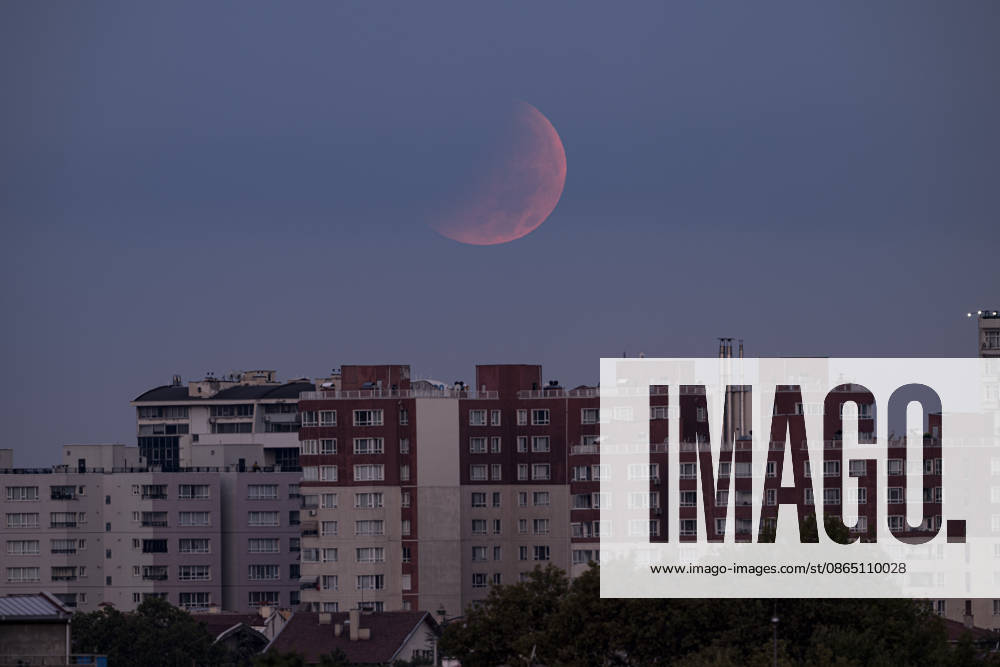 Partial lunar eclipse observed in Ankara ANKARA, TURKIYE - AUGUST 28: A partial lunar eclipse, caused by the Moon passing through Earth s shadow, is observed in Ankara, the capital of Turkiye, on August 28, 2026. Fatih Kurt Anadolu Ankara Turkey. Editorial use only. Please get in touch for any other usage.