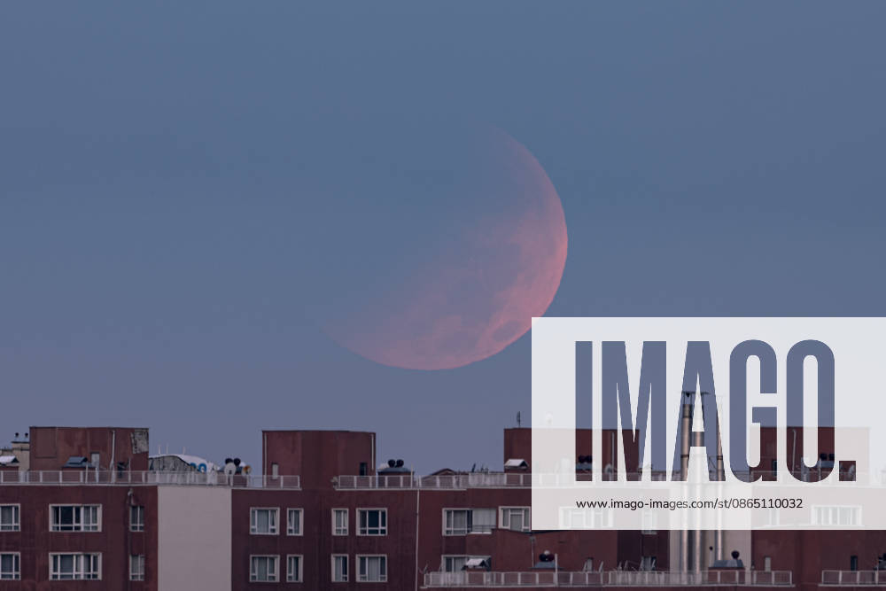 Partial lunar eclipse observed in Ankara ANKARA, TURKIYE - AUGUST 28: A partial lunar eclipse, caused by the Moon passing through Earth s shadow, is observed in Ankara, the capital of Turkiye, on August 28, 2026. Fatih Kurt Anadolu Ankara Turkey. Editorial use only. Please get in touch for any other usage.