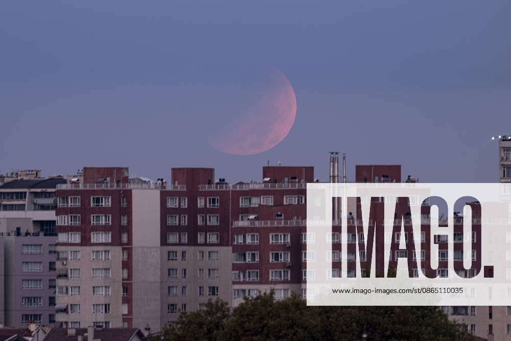 Partial lunar eclipse observed in Ankara ANKARA, TURKIYE - AUGUST 28: A partial lunar eclipse, caused by the Moon passing through Earth s shadow, is observed in Ankara, the capital of Turkiye, on August 28, 2026. Fatih Kurt Anadolu Ankara Turkey. Editorial use only. Please get in touch for any other usage.