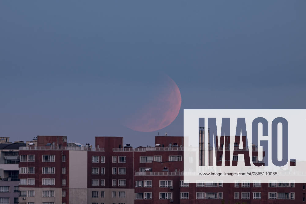 Partial lunar eclipse observed in Ankara ANKARA, TURKIYE - AUGUST 28: A partial lunar eclipse, caused by the Moon passing through Earth s shadow, is observed in Ankara, the capital of Turkiye, on August 28, 2026. Fatih Kurt Anadolu Ankara Turkey. Editorial use only. Please get in touch for any other usage.