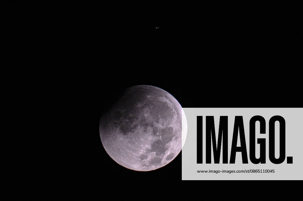 Partial lunar eclipse observed in Ankara ANKARA, TURKIYE - AUGUST 28: A partial lunar eclipse, caused by the Moon passing through Earth s shadow, is observed in Ankara, the capital of Turkiye, on August 28, 2026. Fatih Kurt Anadolu Ankara Turkey. Editorial use only. Please get in touch for any other usage.