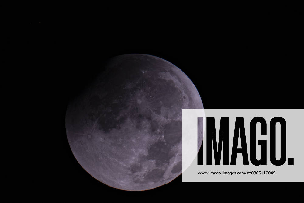 Partial lunar eclipse observed in Ankara ANKARA, TURKIYE - AUGUST 28: A partial lunar eclipse, caused by the Moon passing through Earth s shadow, is observed in Ankara, the capital of Turkiye, on August 28, 2026. Fatih Kurt Anadolu Ankara Turkey. Editorial use only. Please get in touch for any other usage.