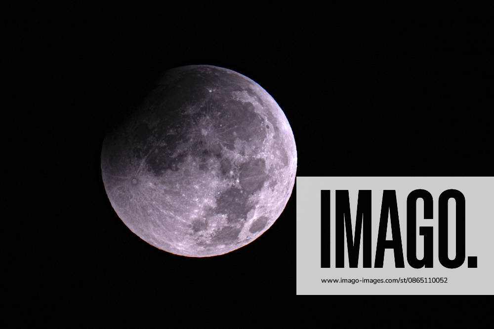 Partial lunar eclipse observed in Ankara ANKARA, TURKIYE - AUGUST 28: A partial lunar eclipse, caused by the Moon passing through Earth s shadow, is observed in Ankara, the capital of Turkiye, on August 28, 2026. Fatih Kurt Anadolu Ankara Turkey. Editorial use only. Please get in touch for any other usage.