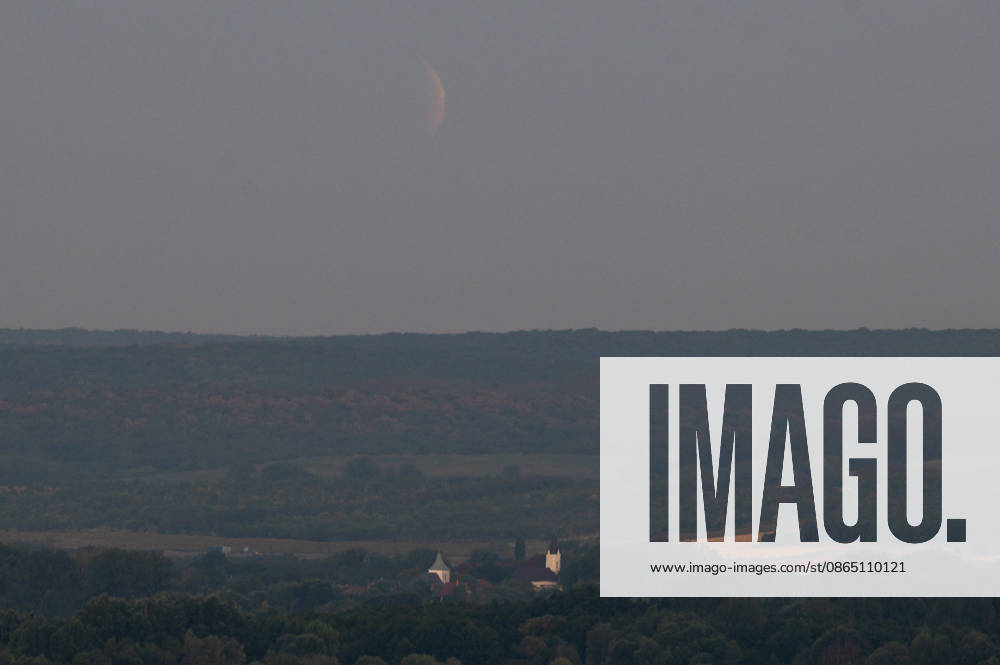 Partial lunar eclipse observed from Northern Hungary ZSUJTA, HUNGARY - AUGUST 28: A partial lunar eclipse, caused by the Moon passing through Earth s shadow, is observed near Zsujta, Hungary, on August 28, 2026. Robert Nemeti Anadolu Zsujta Hungary. Editorial use only. Please get in touch for any other usage.