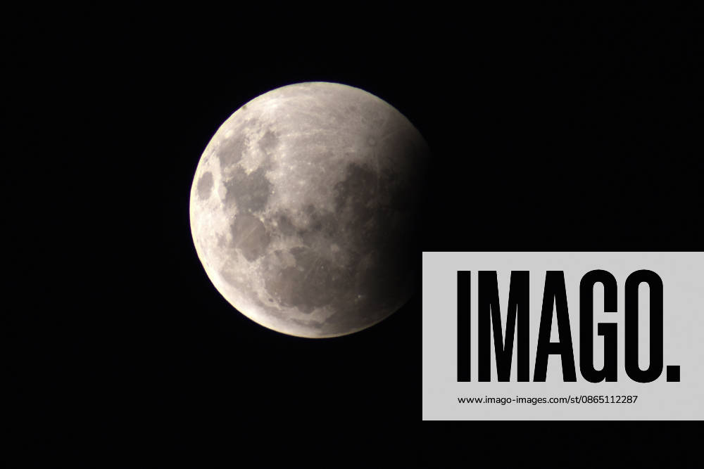 CURITIBA, PR - 27.08.2026: ECLIPSE LUNAR CURITIBA - The "near total" partial lunar eclipse occurred between the night of August 27th and the early morning of August 28th, 2026, and was visible throughout Brazil. The image was captured in Curitiba. x3005957x EversonxBressan