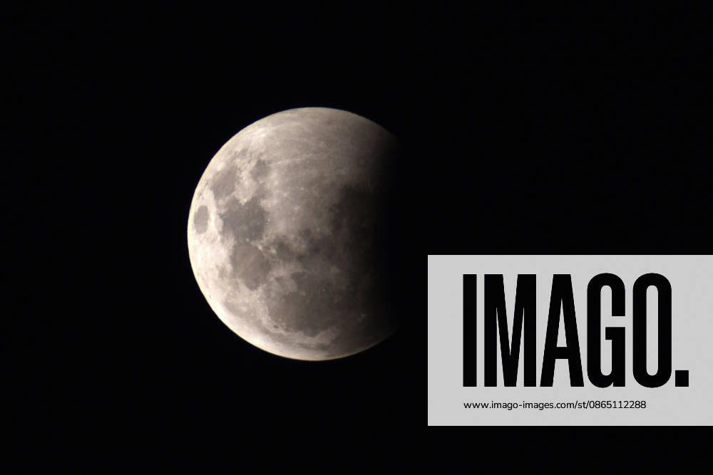 CURITIBA, PR - 27.08.2026: ECLIPSE LUNAR CURITIBA - The "near total" partial lunar eclipse occurred between the night of August 27th and the early morning of August 28th, 2026, and was visible throughout Brazil. The image was captured in Curitiba. x3005958x EversonxBressan