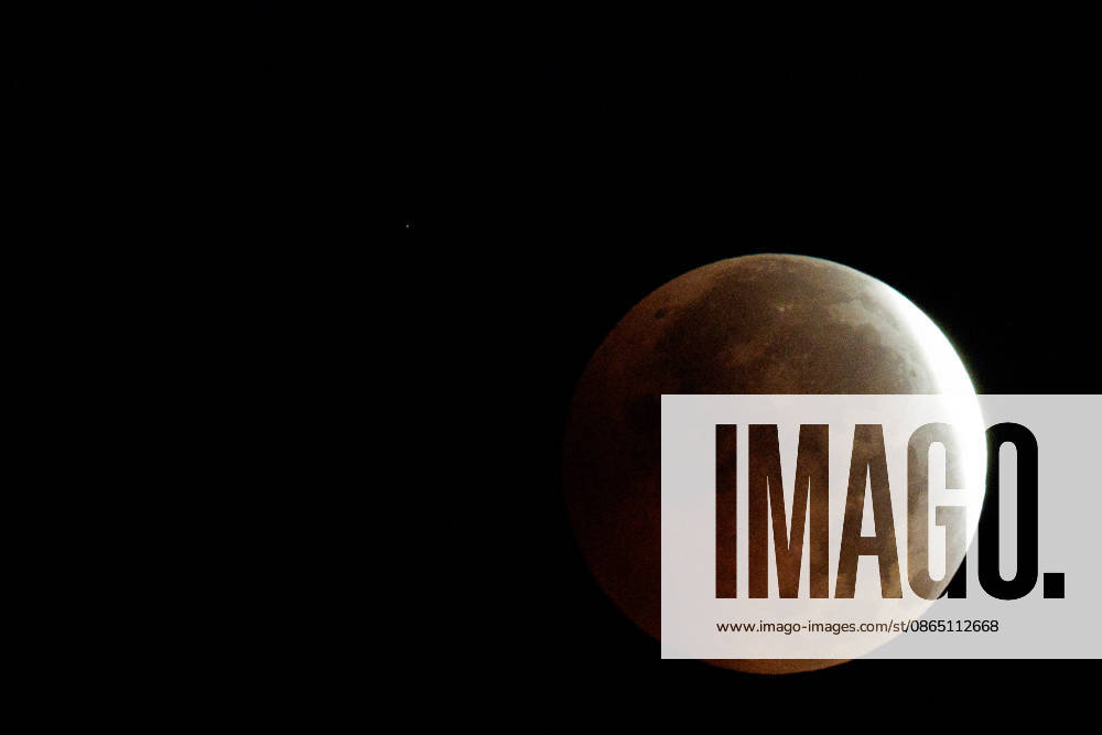 Partial Lunar Eclipse Seen Over Southern France. France - Sete, 28.08.2026 The Moon appears reddish during a partial lunar eclipse this Friday morning over Sete in southern France. Occitania